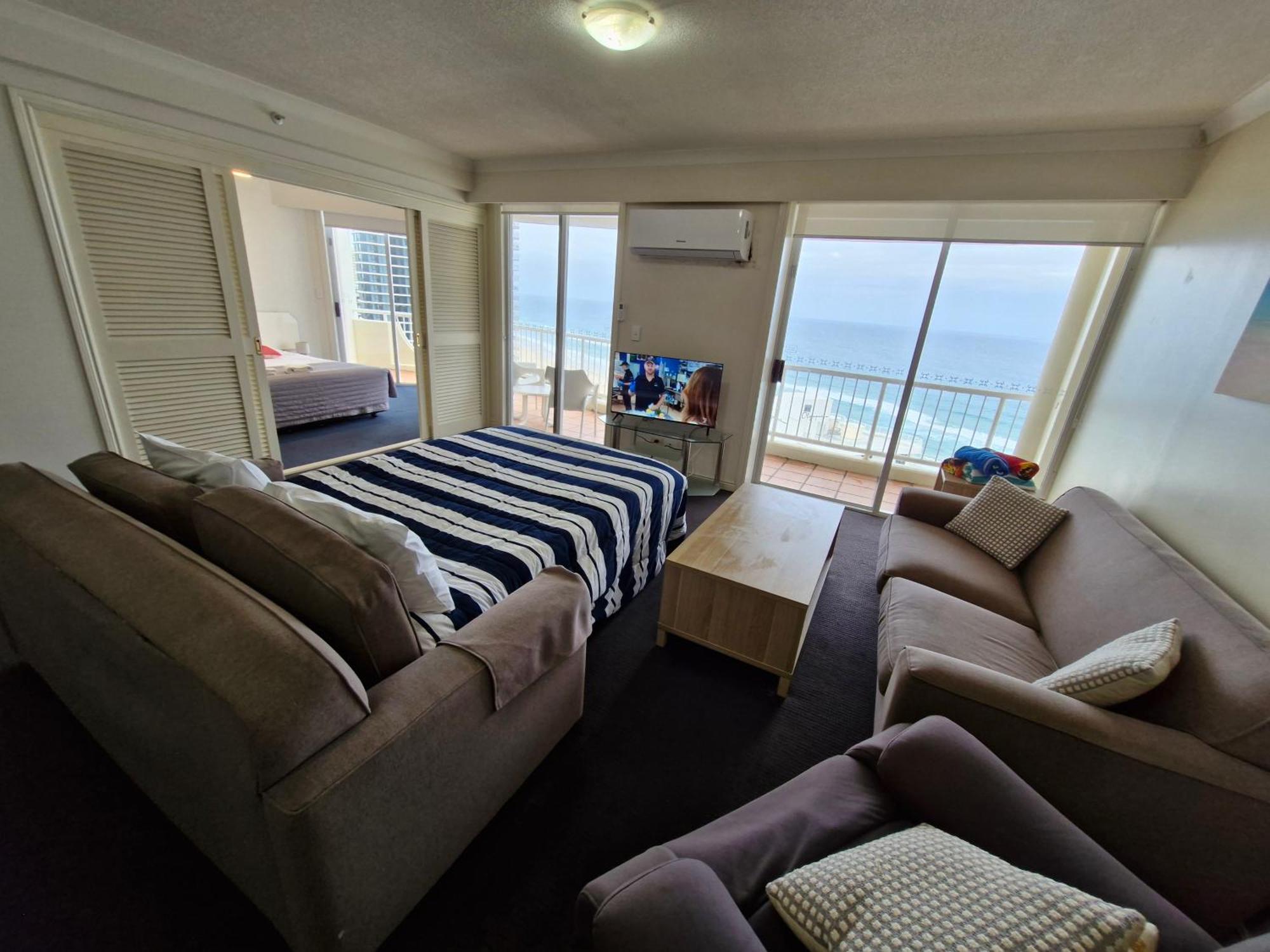 Apr Private Suites Moroccan By The Beach غولد كوست الغرفة الصورة